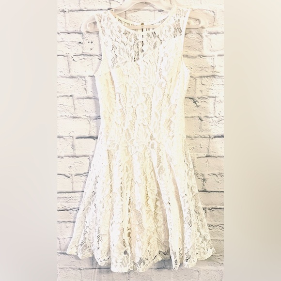 Gabby Style Off White Floral Lace Dress Size 6 - Picture 1 of 7